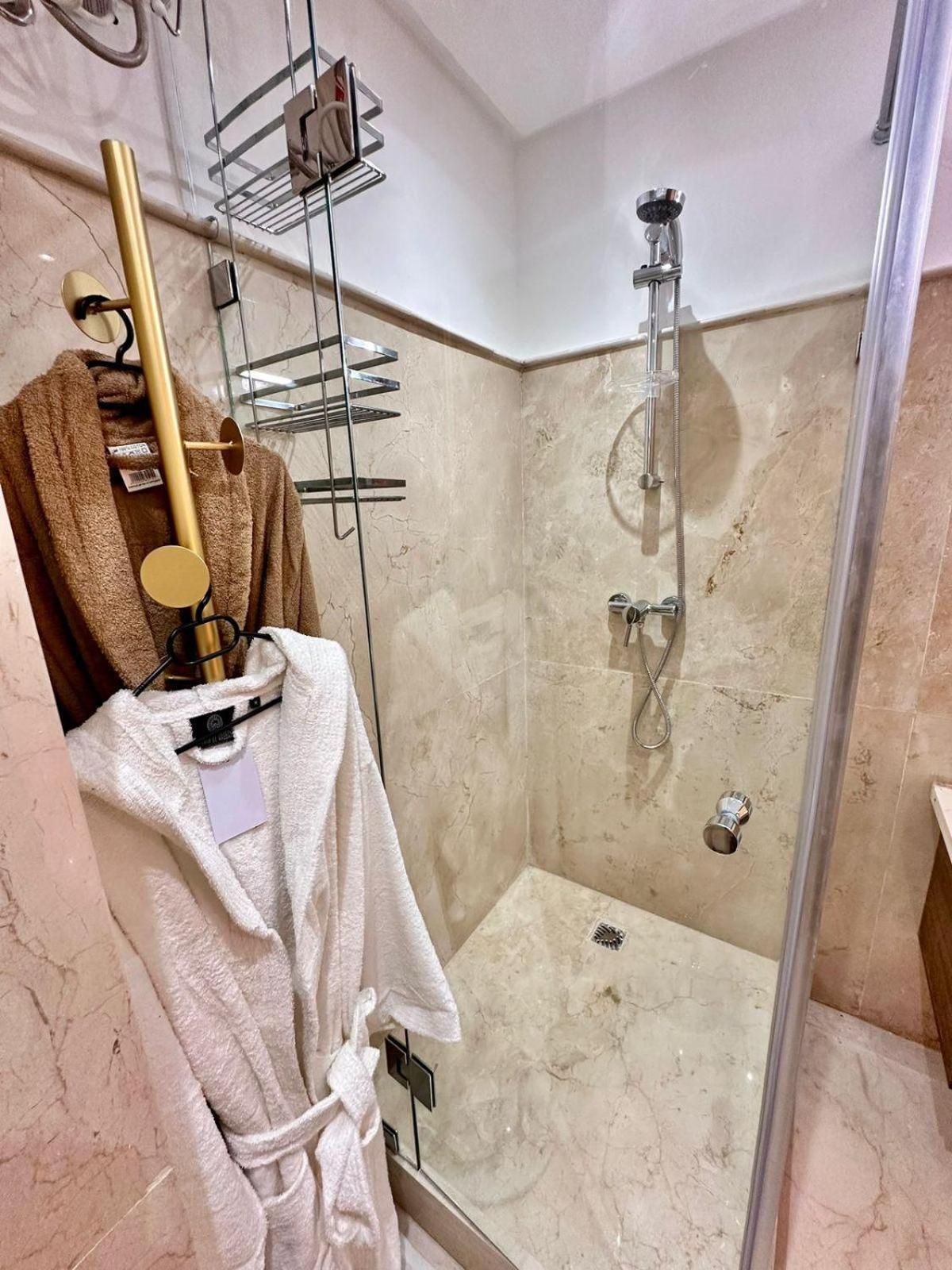 Appartement Luxueux Avec Piscine 10 Minutes Du Centre Ville マラケシュ エクステリア 写真